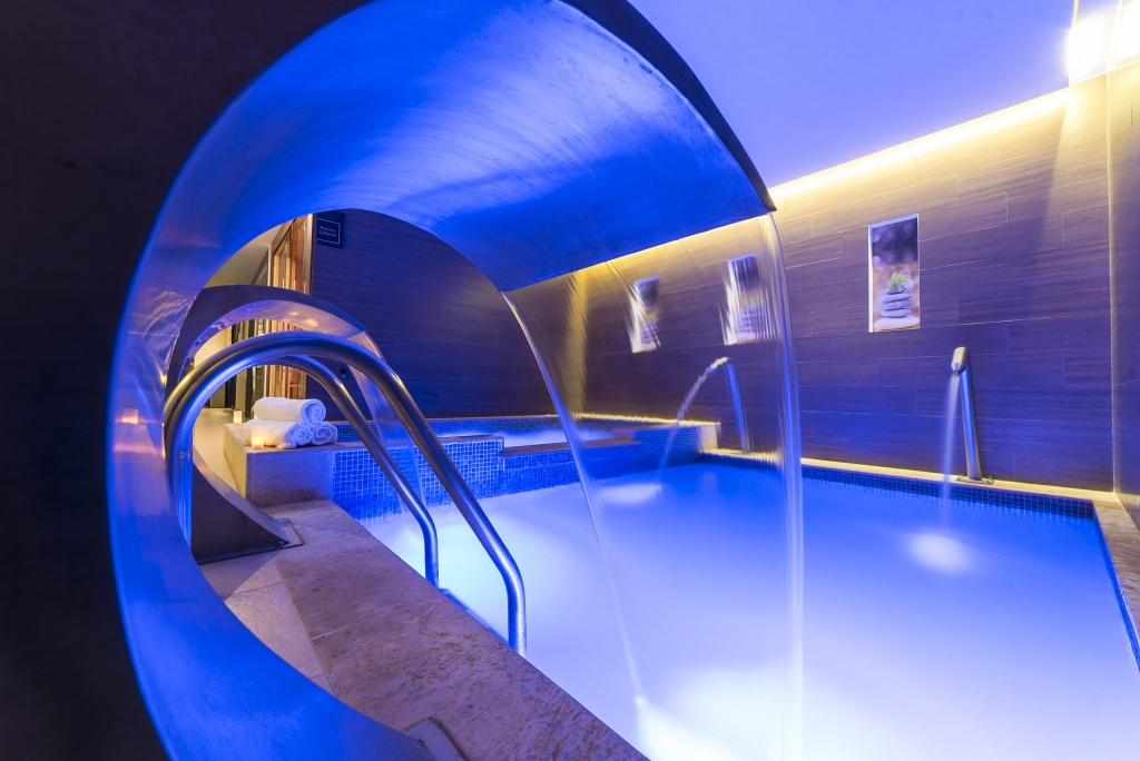 Piscina Wellness Spa Movil Center Bogota